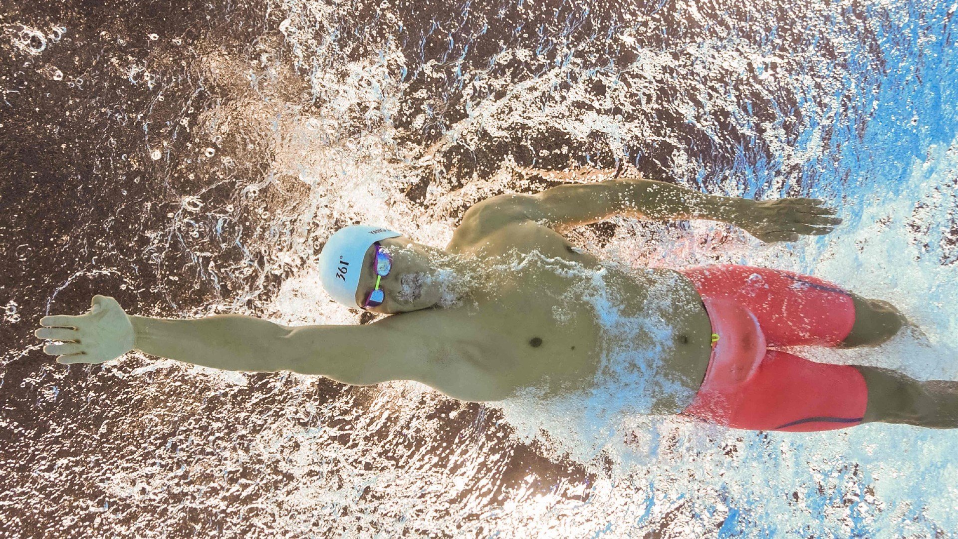 开云入口-“选手奋力拼搏，武汉马拉松冲刺阶段见证奇迹”