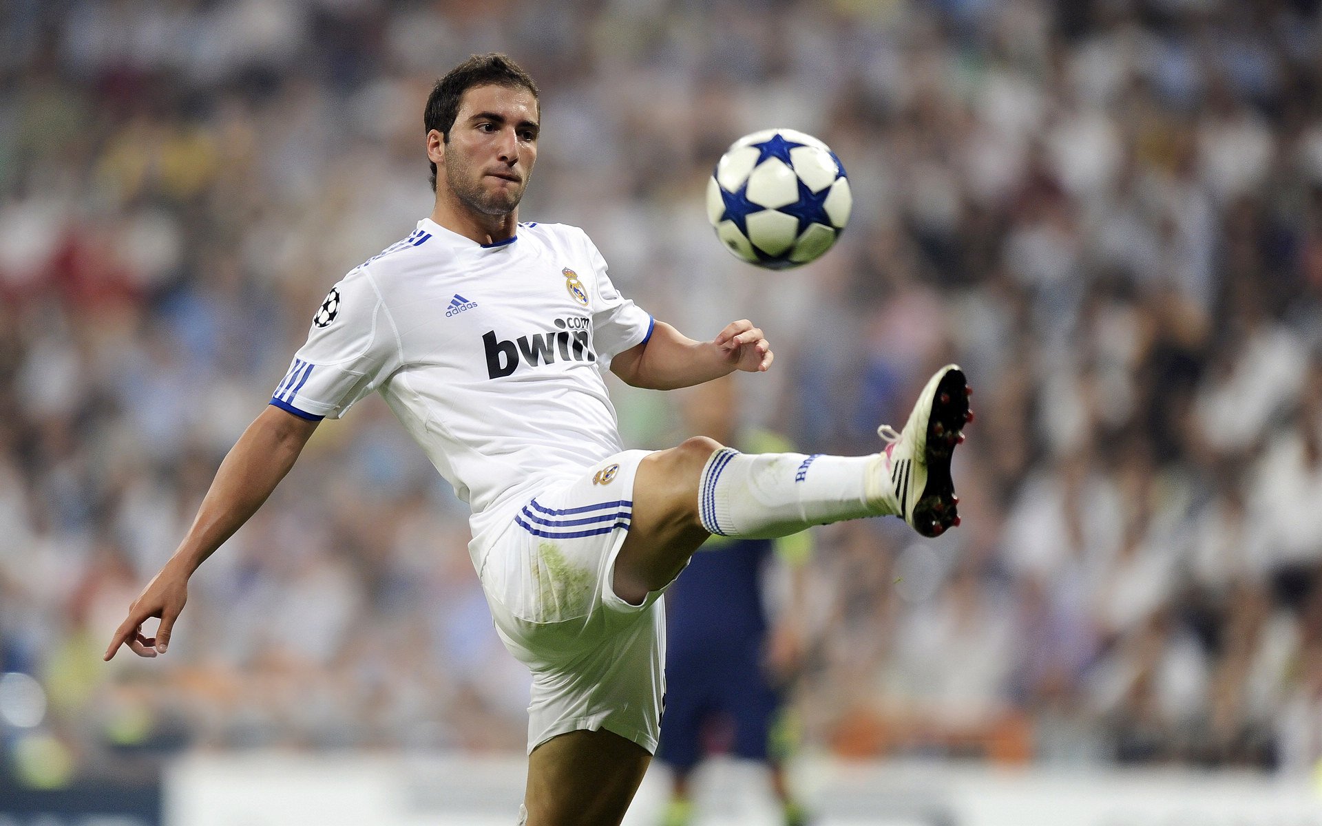 开云中国-埃弗顿前场拼抢频繁打乱对方部署，埃弗顿中场