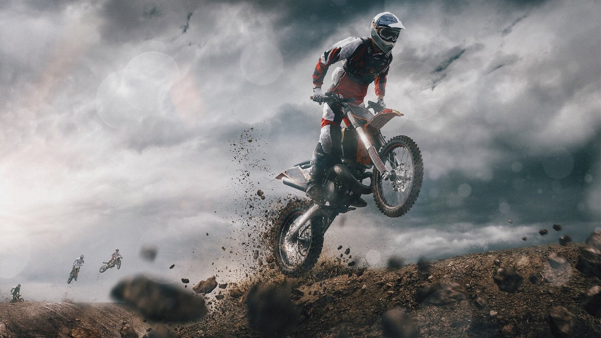 埃弗顿前场拼抢频繁打乱对方部署，埃弗顿中场